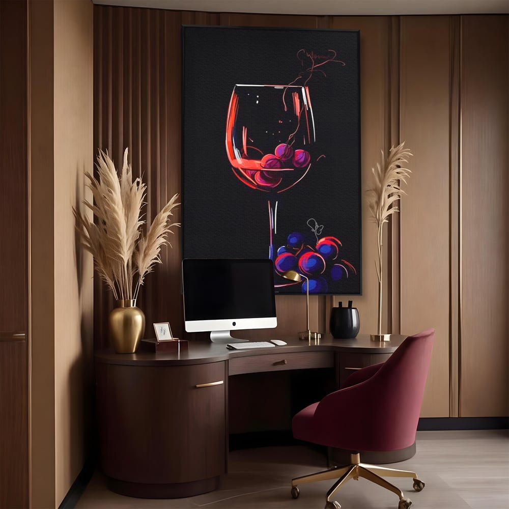 Tablou canvas cu tablou canvas cu pahar de vin si struguri, in rama de aluminiu negru, pe perete intr-un birou
